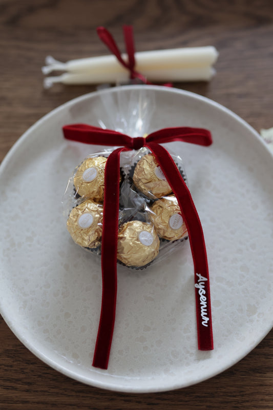 Personalisierte Samtschleife mit Namen