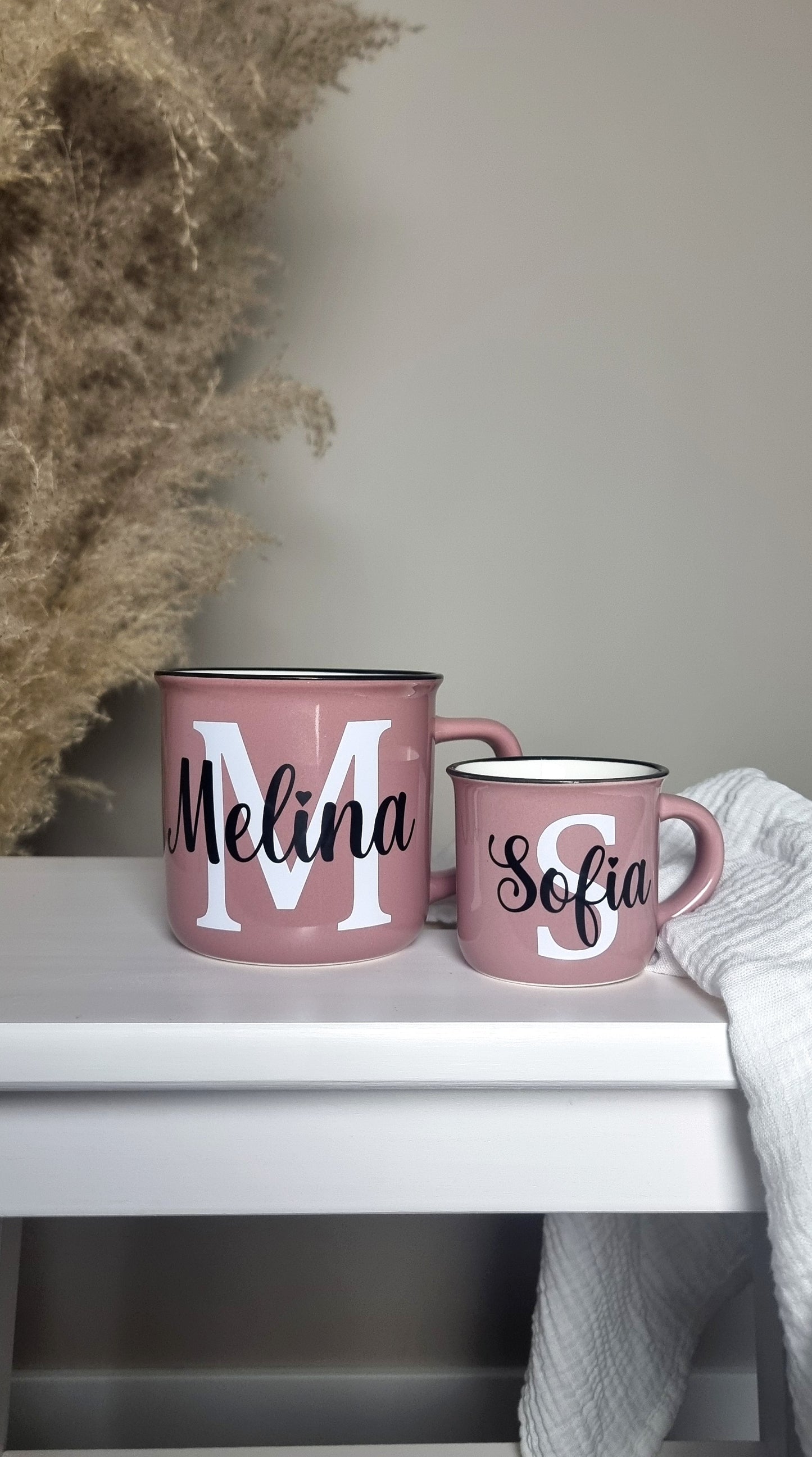 Keramiktasse in Emaille-Optik Buchstabe + Name