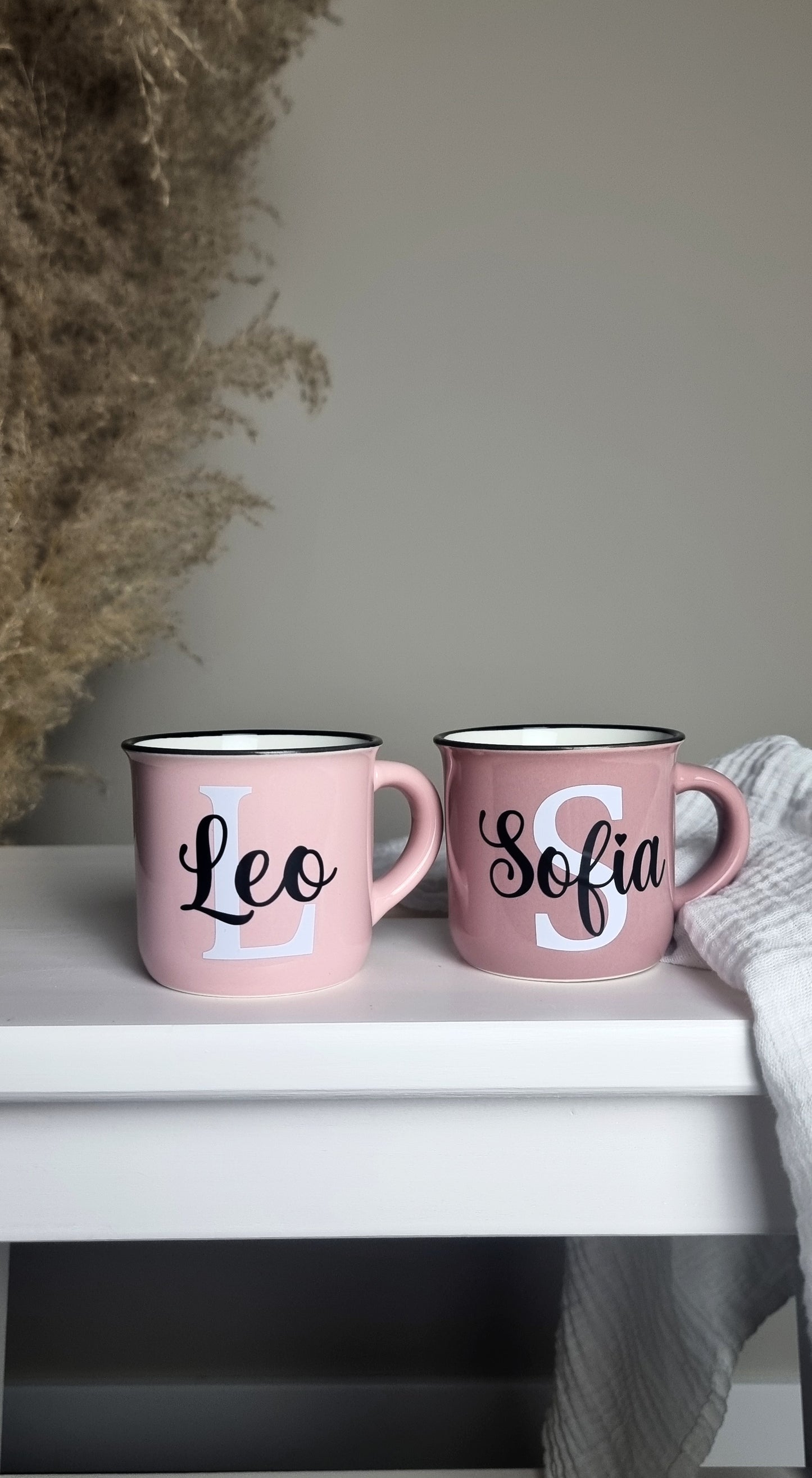 Keramiktasse in Emaille-Optik Buchstabe + Name