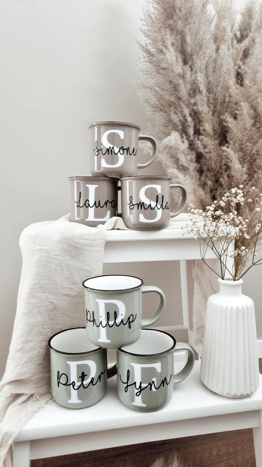Keramiktasse in Emaille-Optik Buchstabe + Name