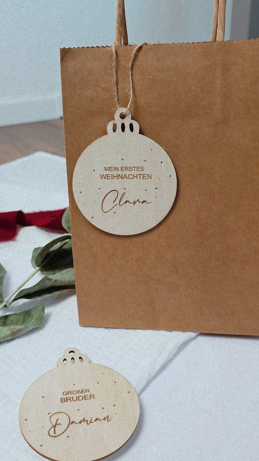 Personalisierte Weihnachtskugel aus Holz mit Namen