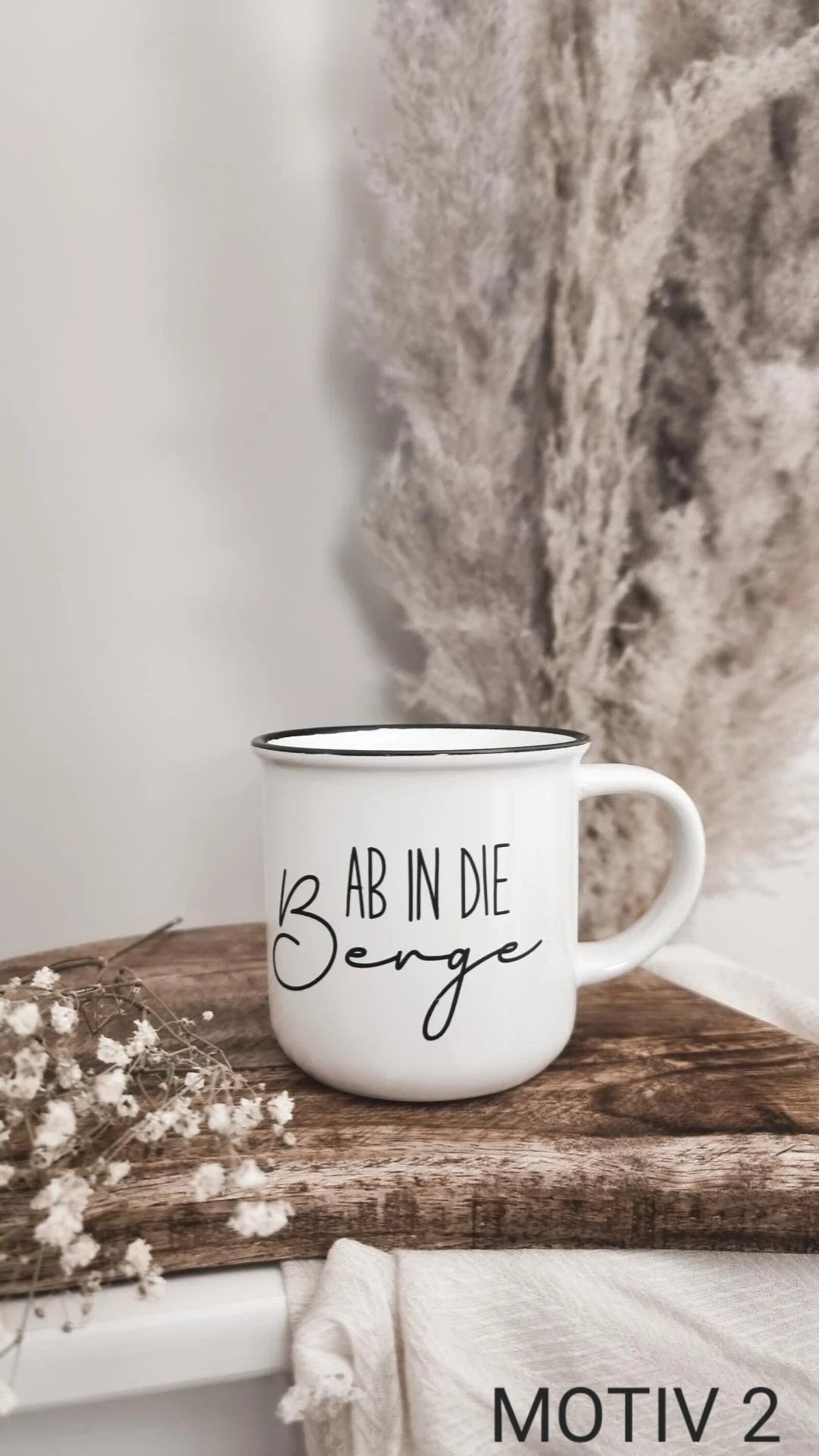 Tasse mit Bergmotiven