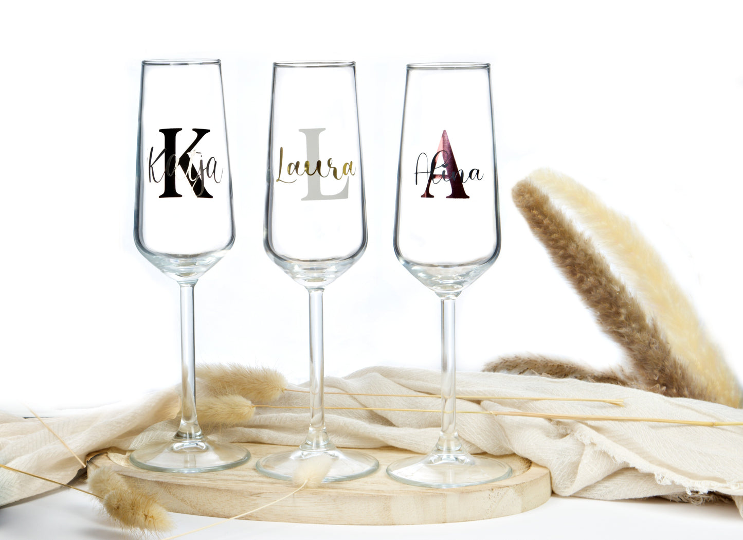 Sektglas mit Buchstaben und Namen