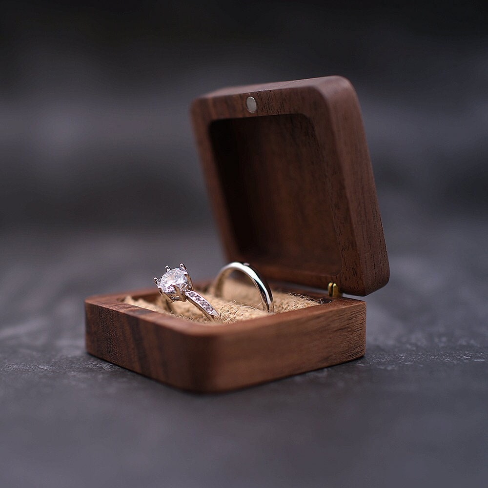 Ringbox aus Walnussholz