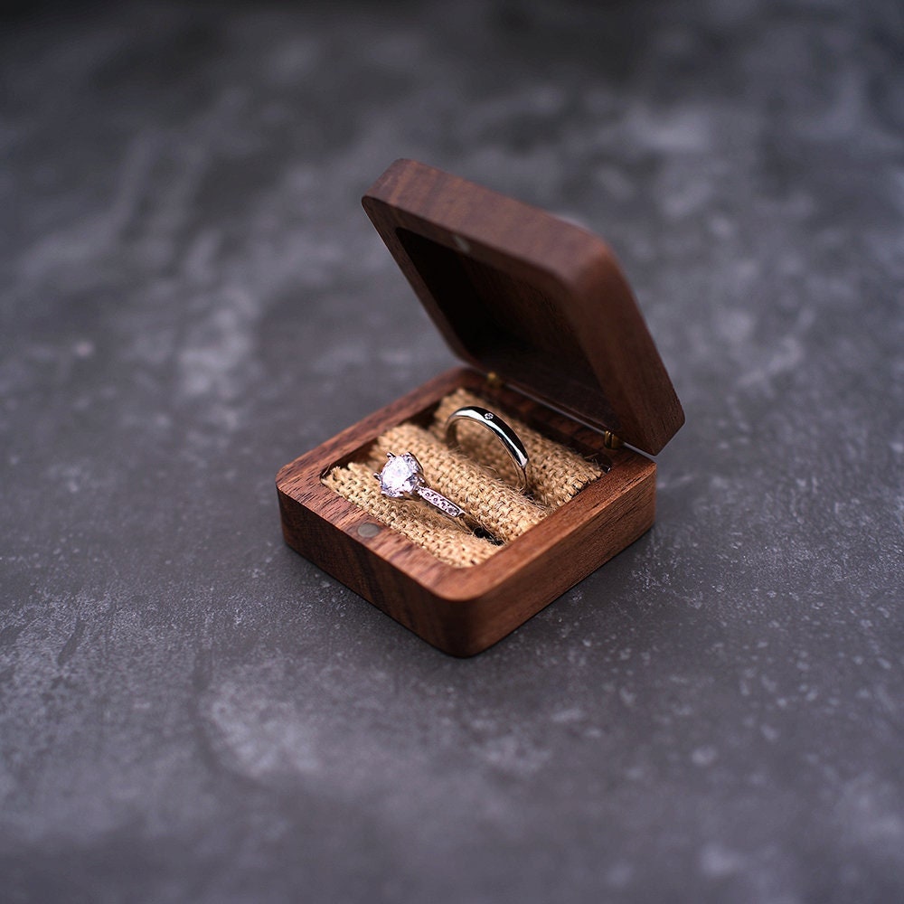 Ringbox aus Walnussholz