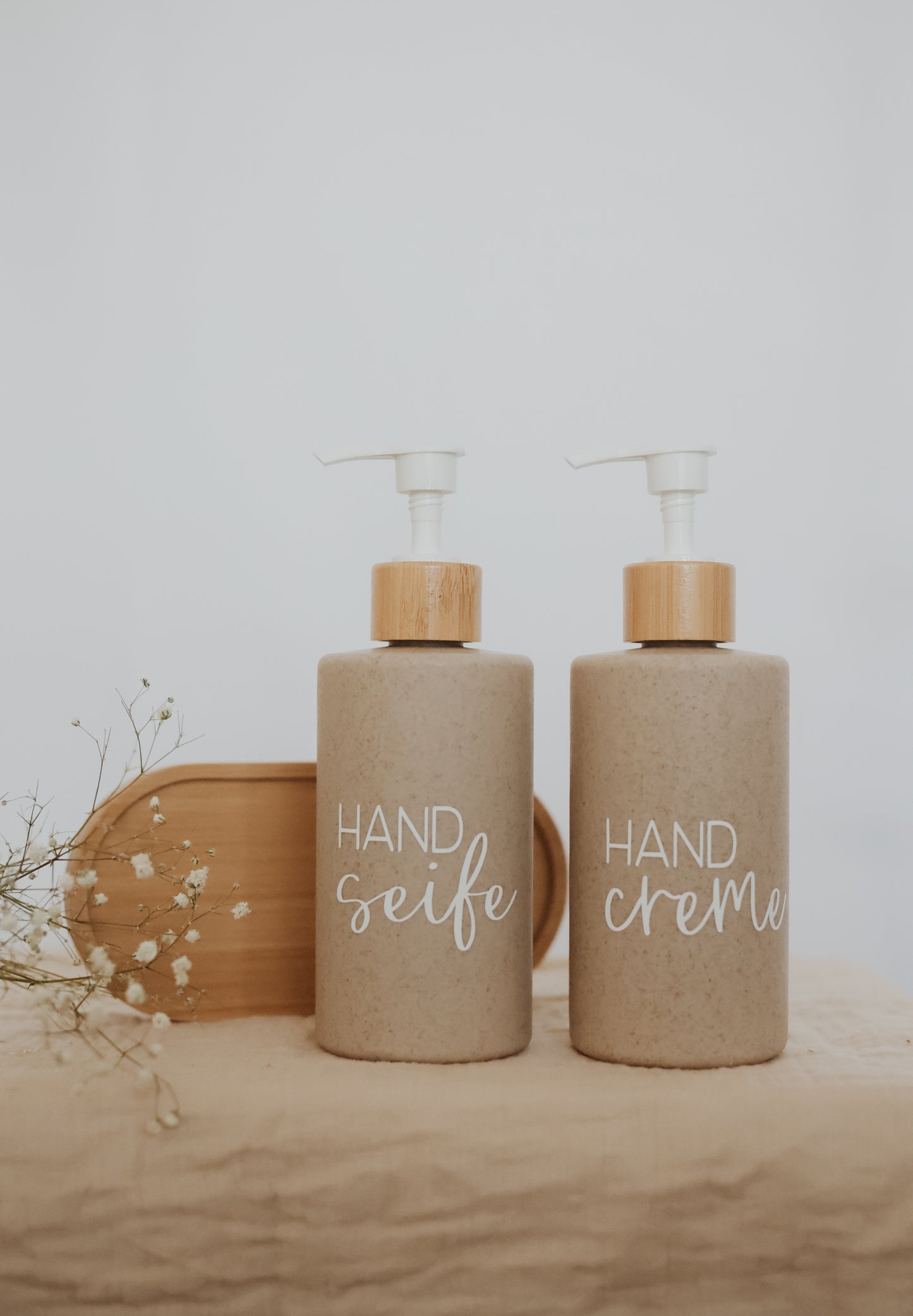 Personalisierte Seifenspender aus Strohmaterial