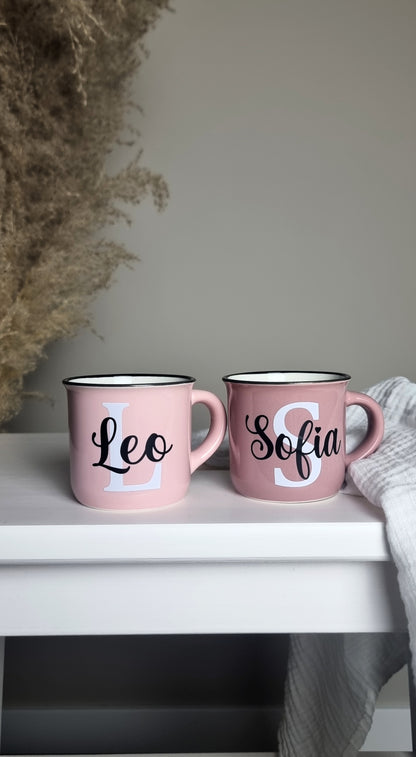 Keramiktasse in Emaille-Optik Buchstabe + Name