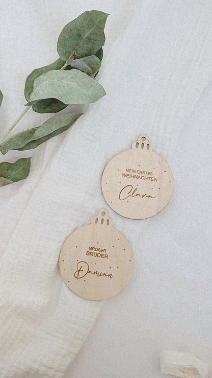 Weihnachtskugel aus Holz mit Namen