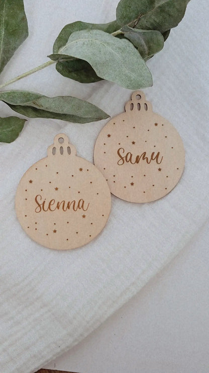 Personalisierte Weihnachtskugel aus Holz