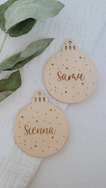 Personalisierte Weihnachtskugel aus Holz