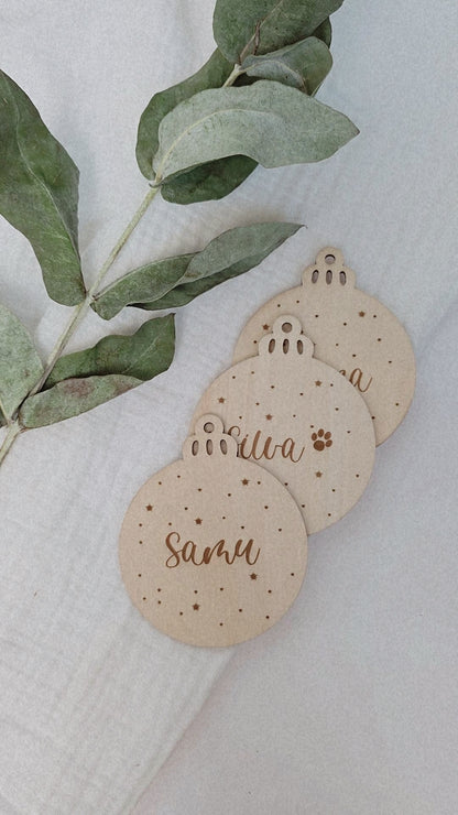 Personalisierte Weihnachtskugel aus Holz
