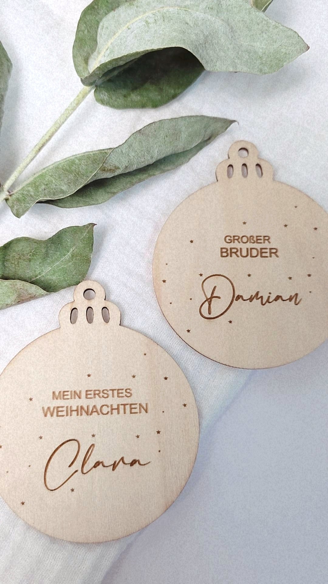 Weihnachtskugel aus Holz mit Namen