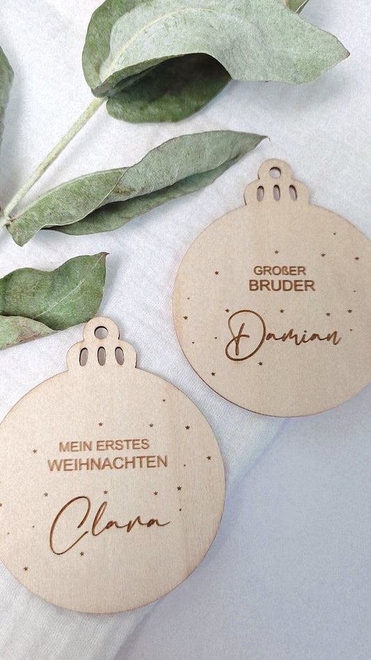 Weihnachtskugel aus Holz mit Namen