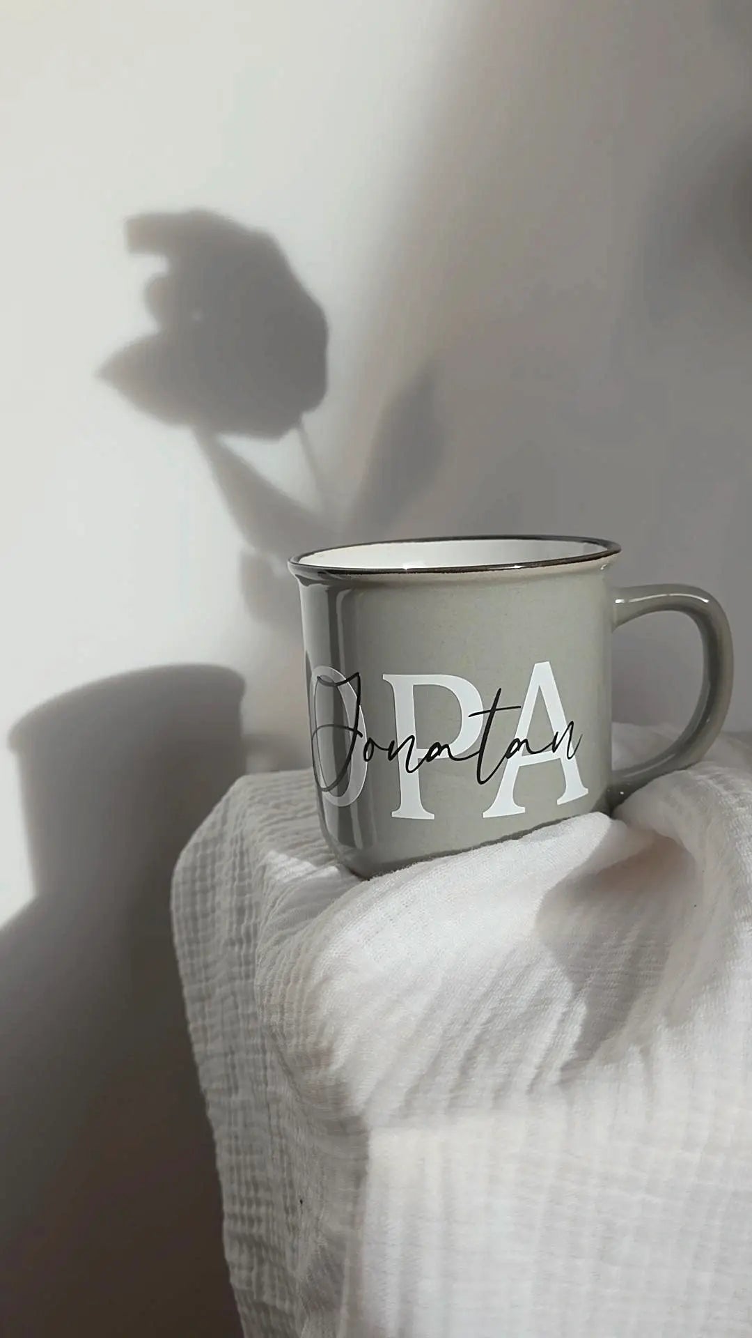 Tassen im Set in Emaille-Optik