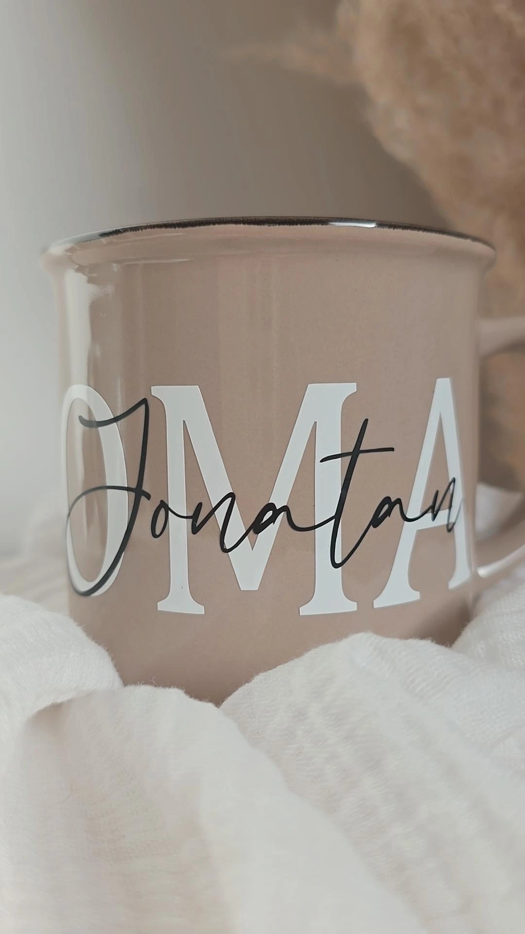 Tassen im Set in Emaille-Optik