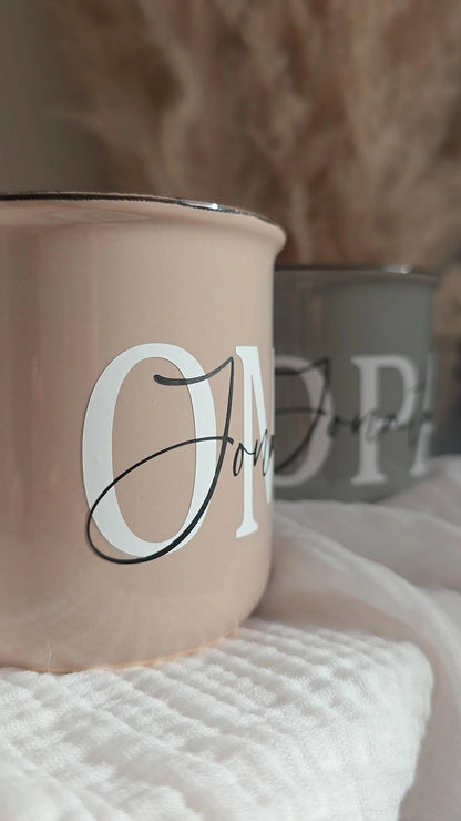 Tassen im Set in Emaille-Optik