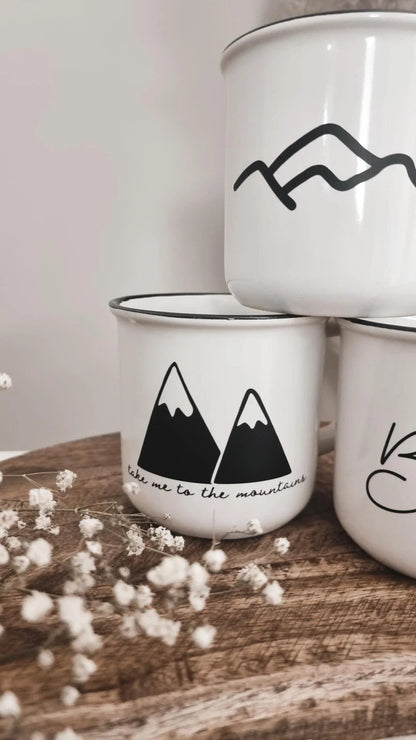 Tasse mit Bergmotiven