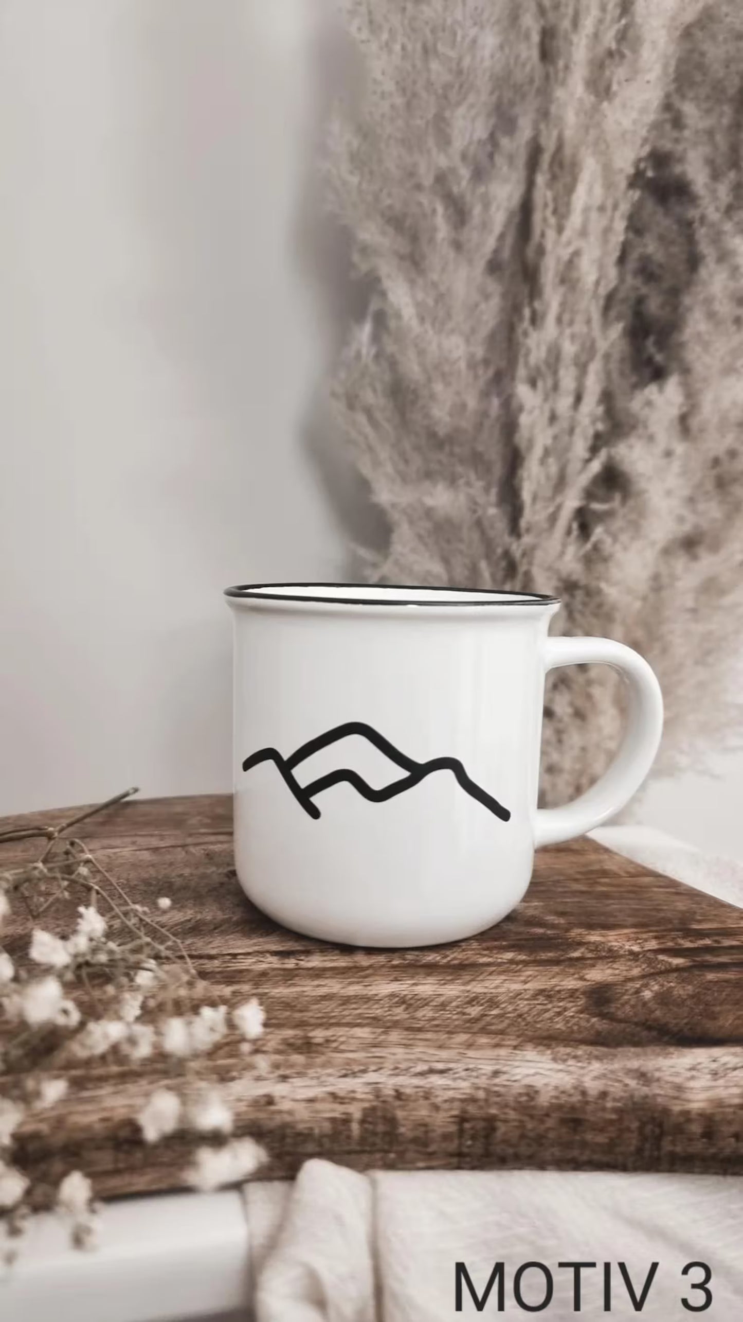 Tasse mit Bergmotiven