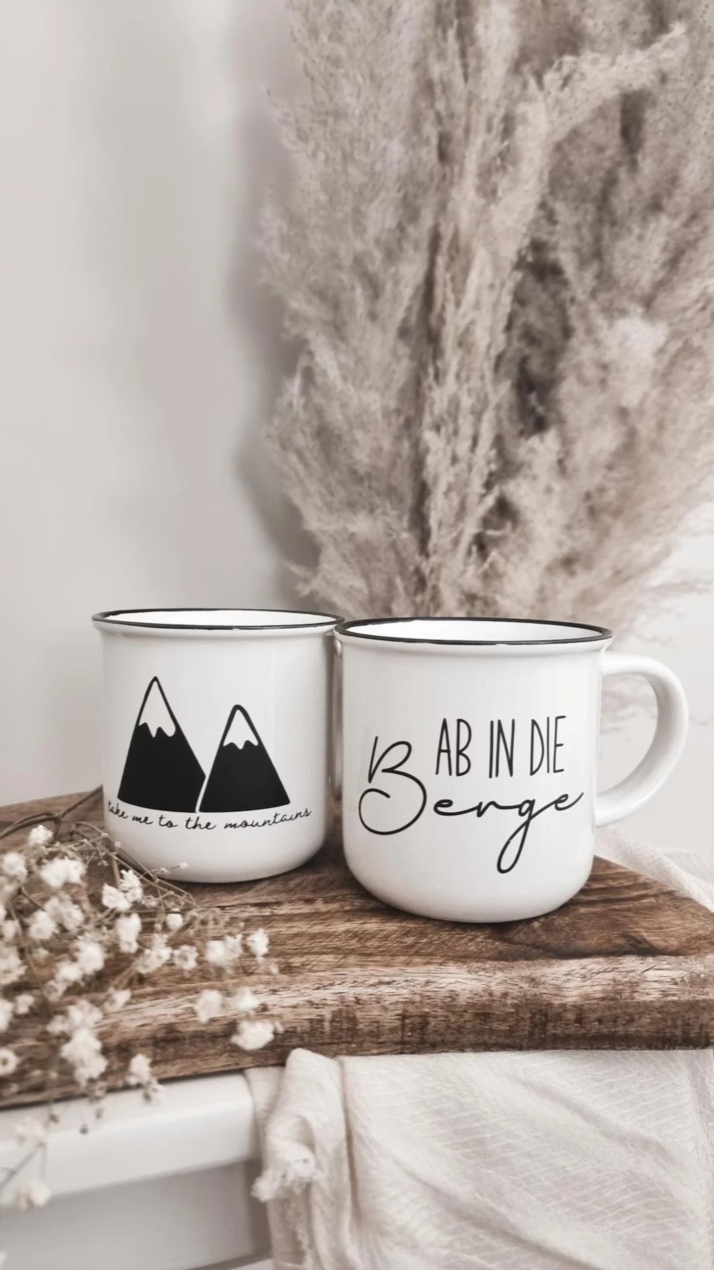 Tasse mit Bergmotiven