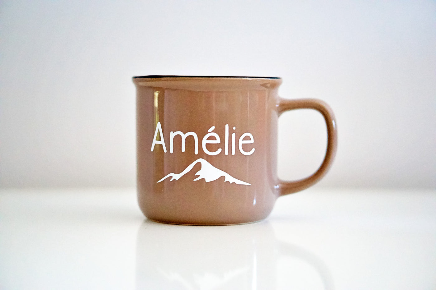 Personalisierte Tasse in Emaille-Optik