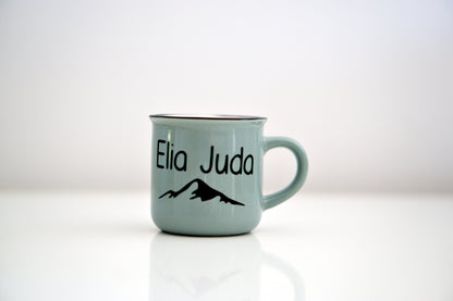 Tasse mit Bergmotiv