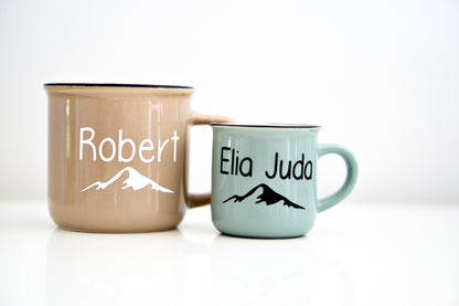 Tasse mit Bergmotiv