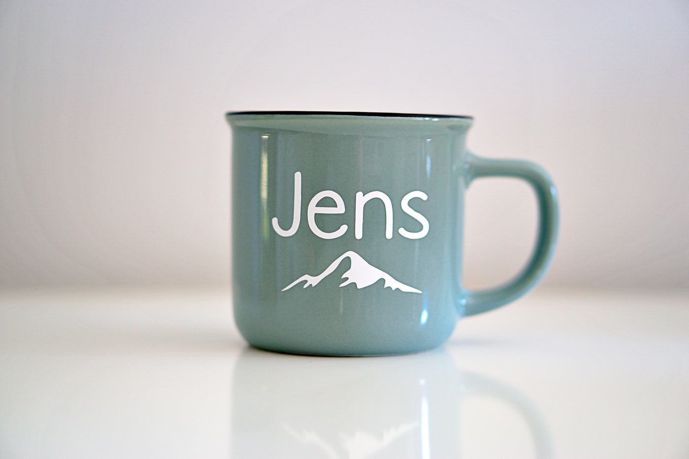 Personalisierte Tasse in Emaille-Optik
