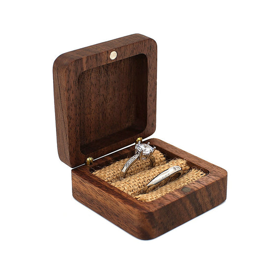 Ringbox aus Walnussholz