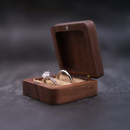Ringbox aus Walnussholz