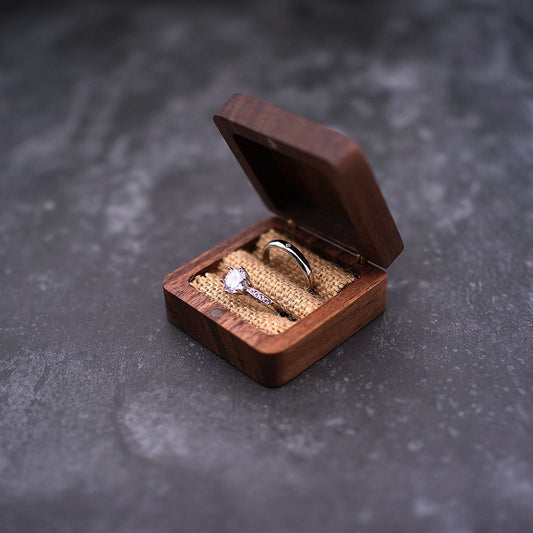Ringbox aus Walnussholz