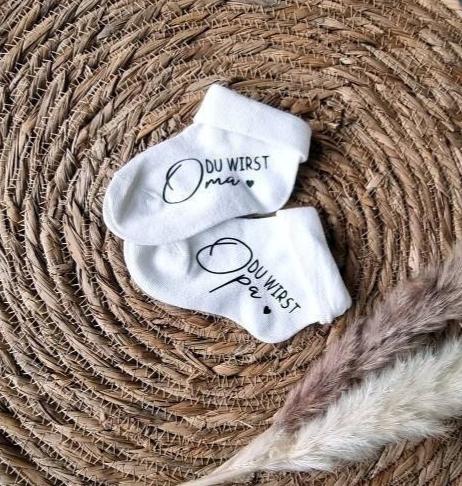 Babysöckchen zur Schwangerschaftsverkündung