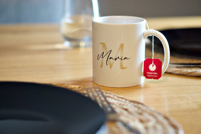 Kaffeetasse mit Buchstabe und Name