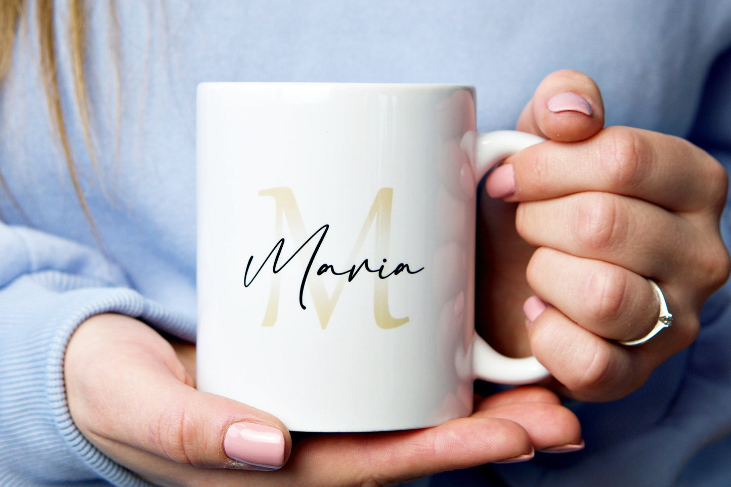 Kaffeetasse mit Buchstabe und Name